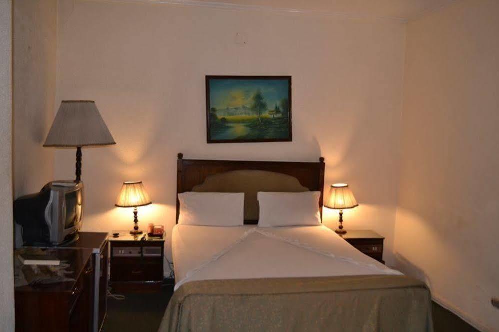 Kaoud Sporting Hotel อเล็กซานเดรีย ภายนอก รูปภาพ